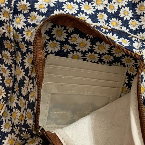 Daisy print one strap backpack - Picture 5 of 6